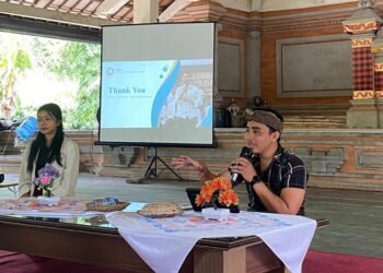 I Gede Sulastrawan (kanan), Ketua Aliansi Mahasiswa Bali Jakarta.