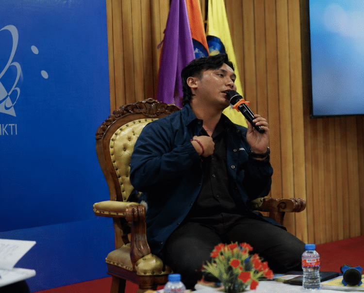 Aku Ingin Menjadi Umat Minoritas Tanpa Harus Berpikir untuk Pindah Agama Setiap Harinya